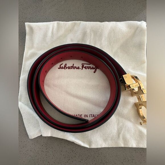Salvatore Ferragamo Reversible & Adjustable Gancini Belt In Black/Red Leather - Picture 8 of 9